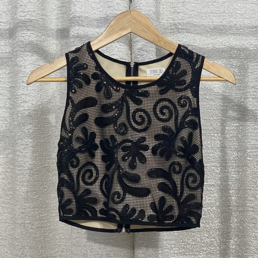 Sienna sky Black & Tan sequence top
